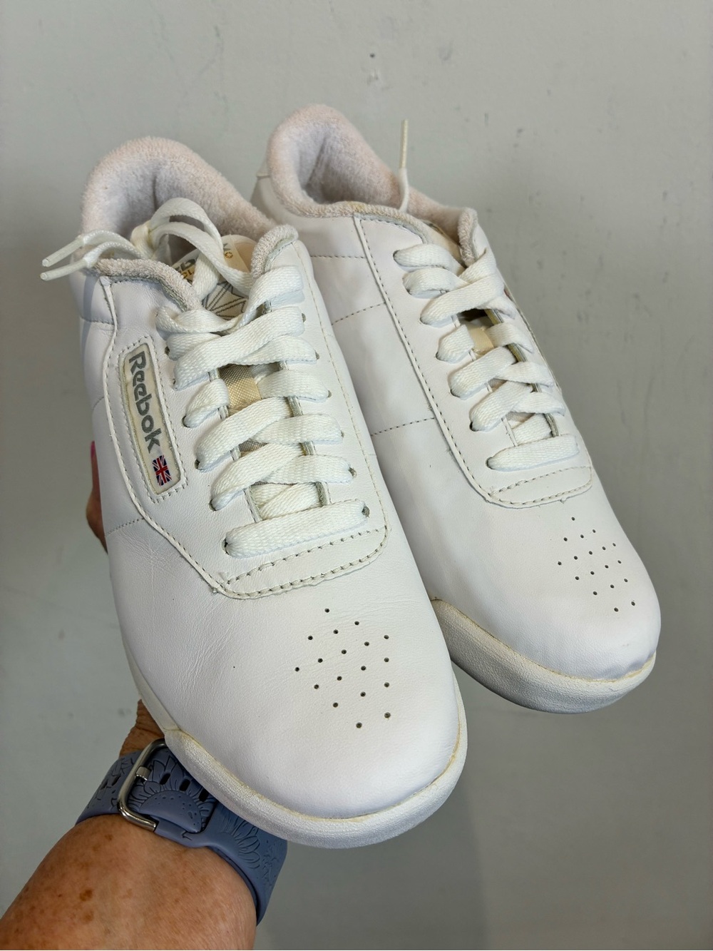 Reebok White Leather Women's Classic Low-Top Sneakers, Size 6.5